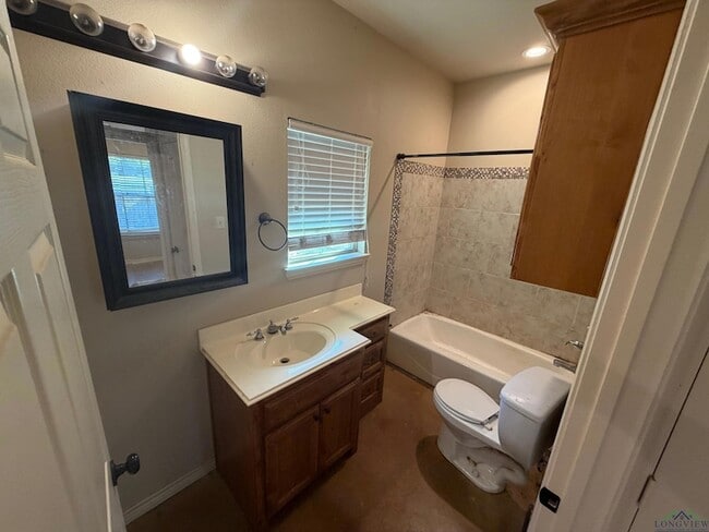 Photo - 156 Summer Creek Dr