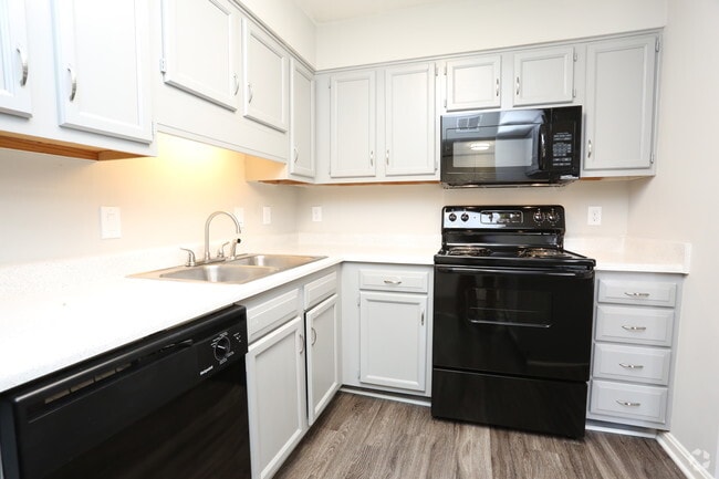 2BR, 2BA - 1,160 SF - Kitchen