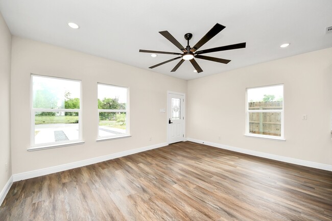 Photo - 3808 Hiford Dr