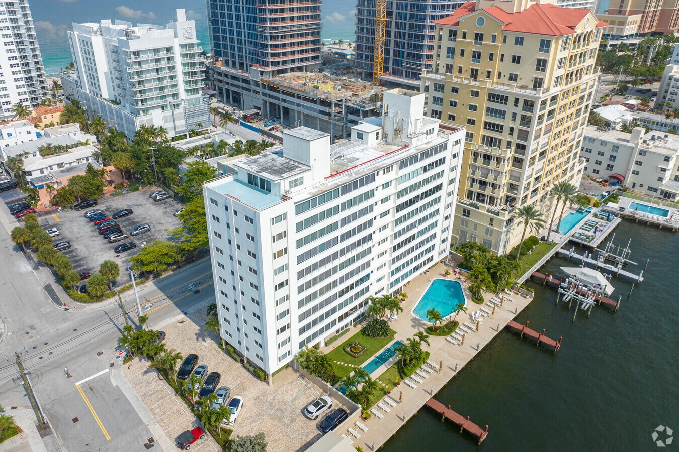 Alternate - Versailles Condominiums