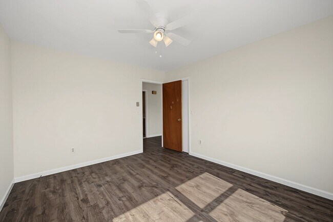 Photo - 318 Cornwall Hill Rd