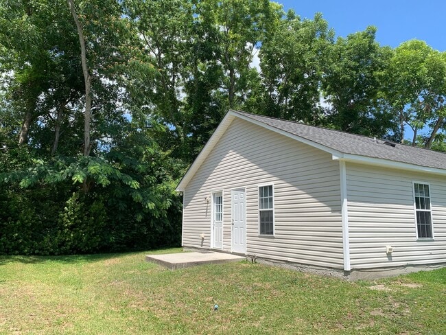 Photo - 3 BD, 2 BA House: Freshly Painted + New Flooring + Available Now!