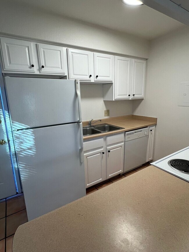 Building Photo - 938 N Belvedere Ave Unit 2