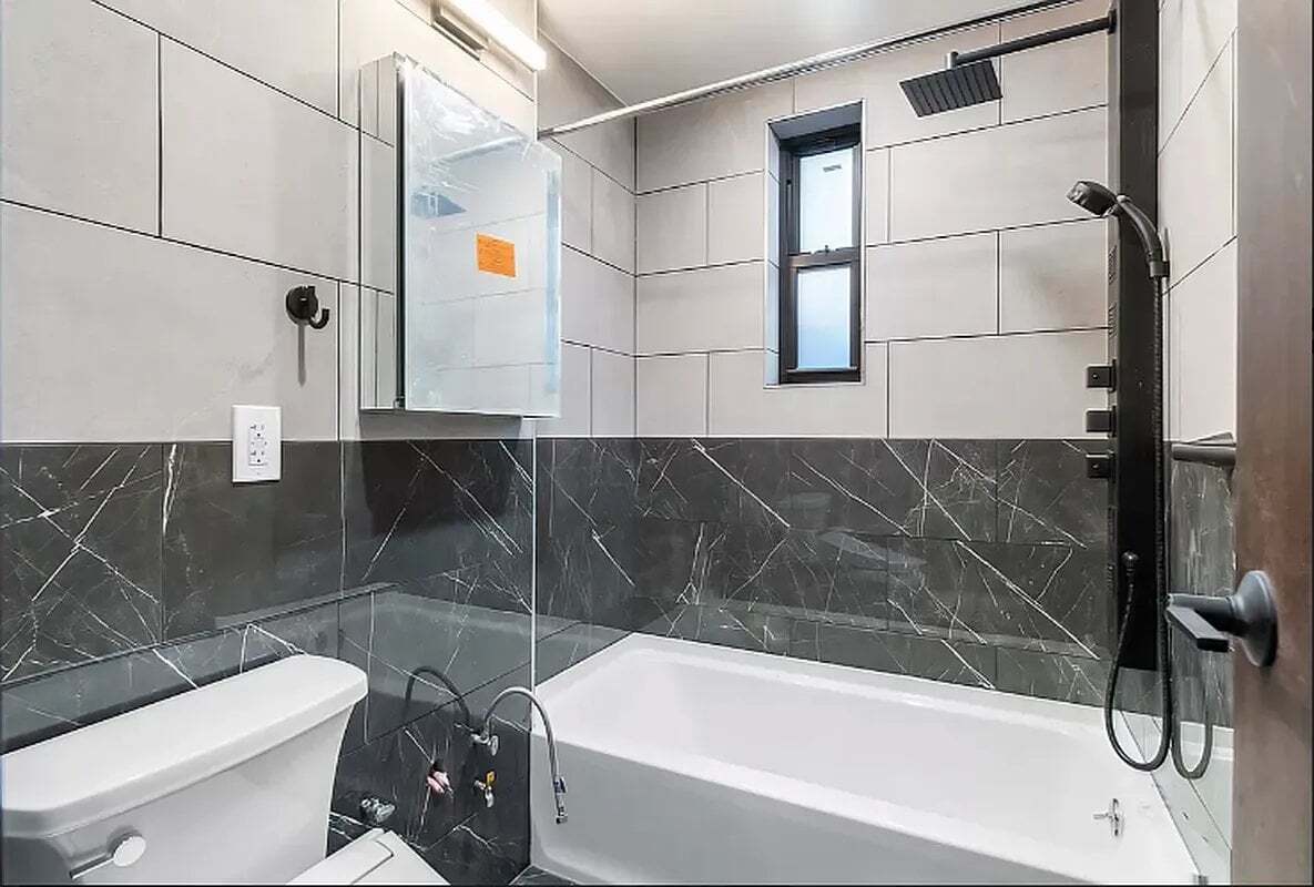 Photo - 453 W 48th St Unit 4C