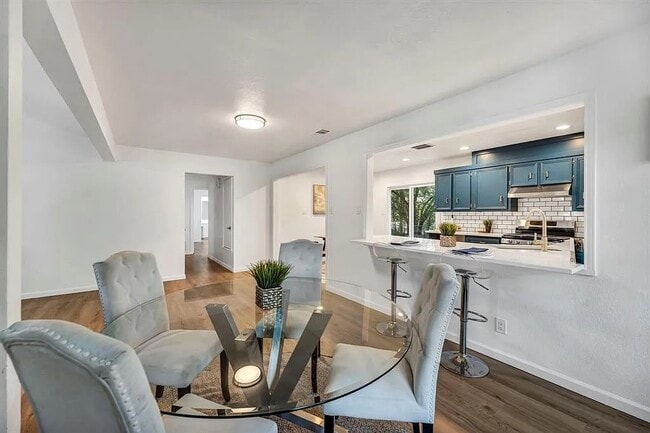 Photo - 406 Lakeway Dr