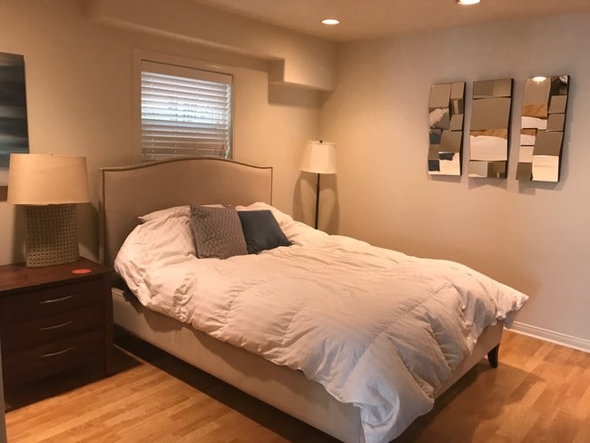 Bedroom - 17 Voyage St Unidad A