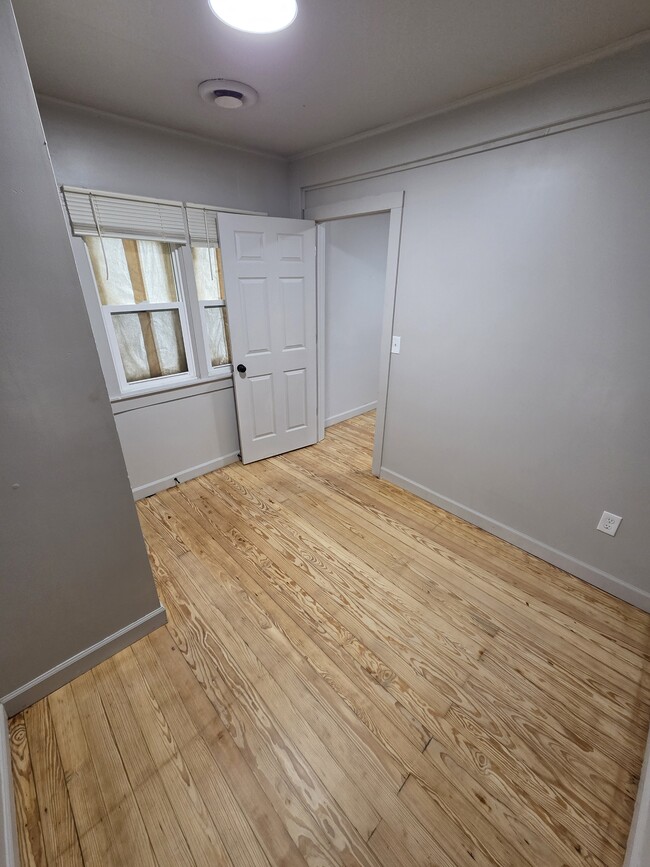 Photo - 832 N Leroy St