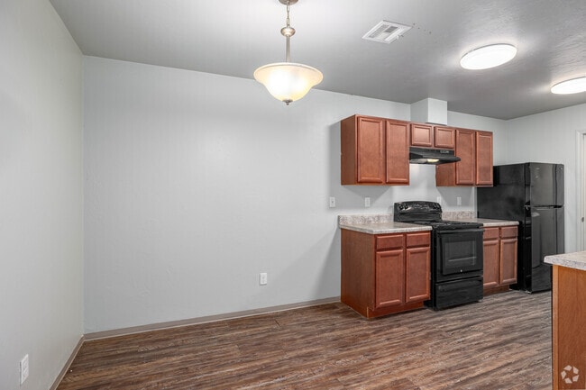 3BR, 2BA - 1200SF - Dining Room - Forest Ridge Heights