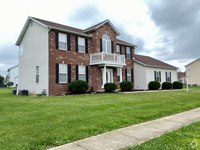 Building Photo - Three Bedroom Executive Home with 2.5 Bath...