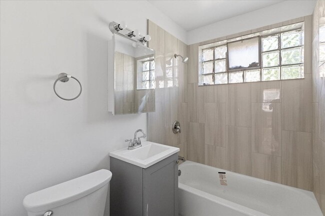 Photo - 6651 N California Ave Unit #2