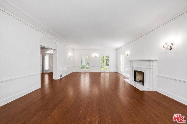 Photo - 809 N Bedford Dr