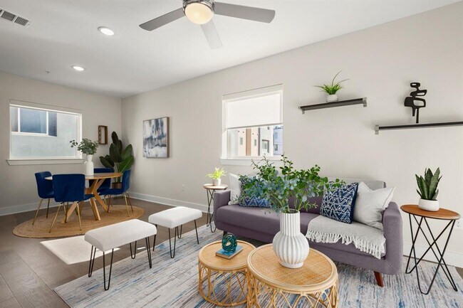 Photo - 2827 Manor Rd