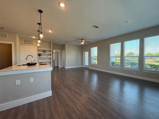 Photo - 3144 Gorge Way