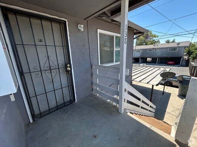 Building Photo - 138 W 20th St Unit 138 W 20th Street Rental