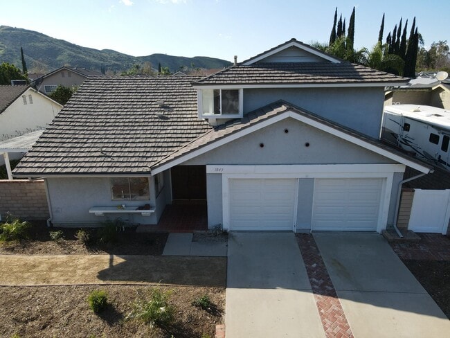 Building Photo - Flexible floorplan - Simi Valley 3+3 w/bonus room + EV charger!