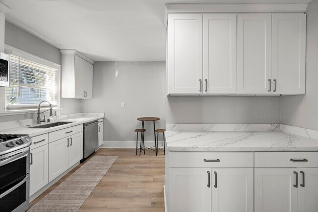4525 5th Ave NE Unidad 1A