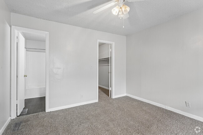 1BR, 1.5BA - 630SF - Bedroom