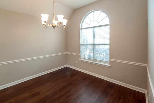 Photo - 5451 Philgrove Way