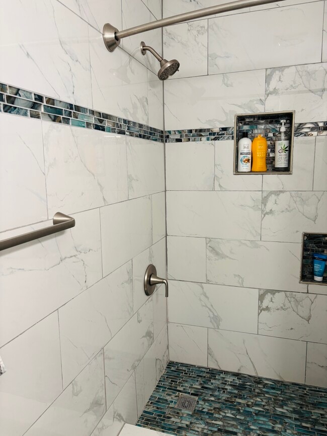 Private Bath with Shower - 6578 Country Wood Way