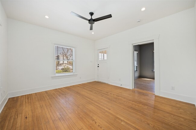 Photo - 2215 Gregg St