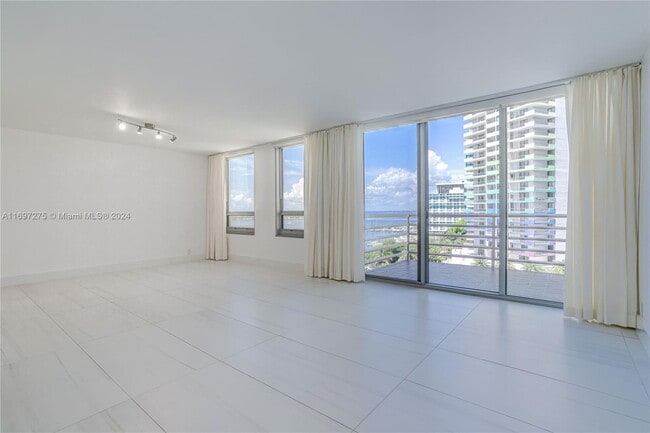 Building Photo - 1541 Brickell Ave Rental