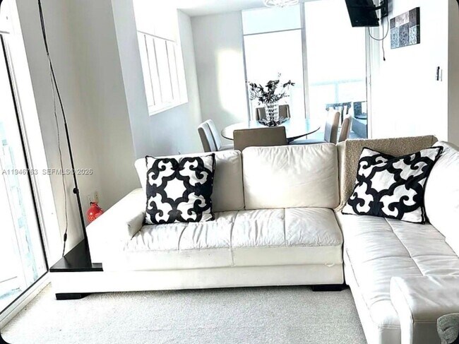 Photo - 253 NE 2nd St Unidad 3903