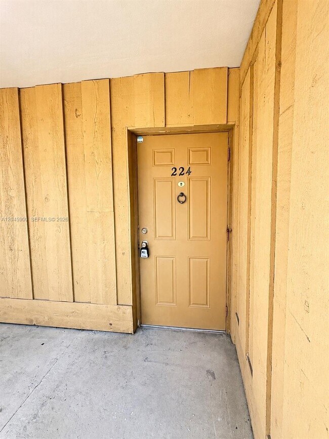 Photo - 4850 SW 63rd Terrace Unidad 224