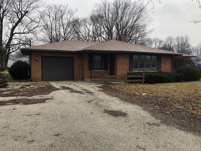 Building Photo - 3 Bedroom/1 Bath - Near Hoosier Park Racing and Casino