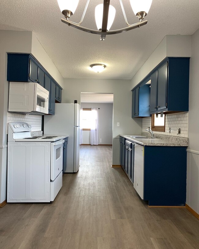 Photo - 416 Lakeland Dr SE