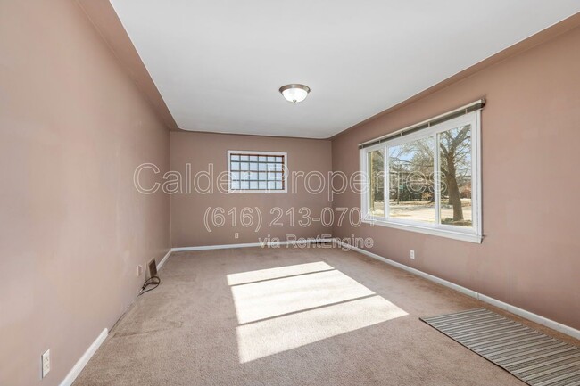 Photo - 1115 Lake Michigan Dr NW