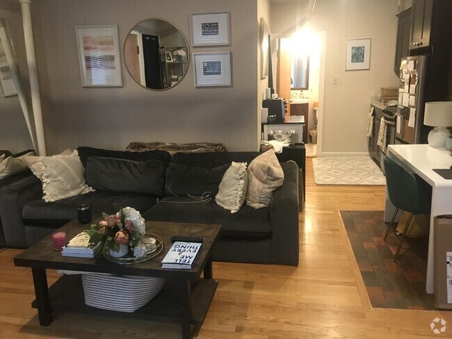 Building Photo - 394 Marlborough St Unit 2 Rental