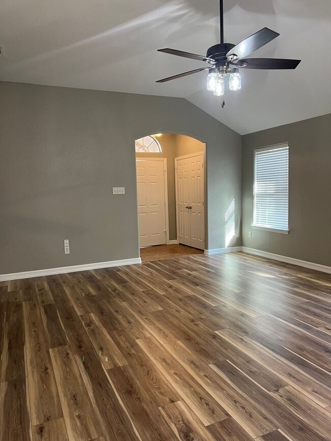 Photo - 521 Sweetwater Dr