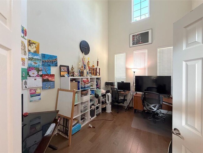 315 Parkwest Dr