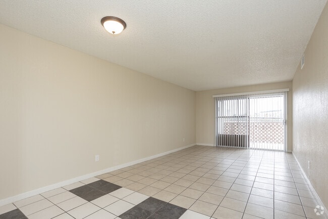 2BR, 2BA - 900SF - Dining Room/Living Room
