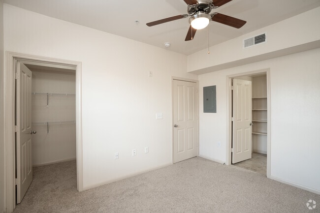 1BR, 1BA - 842SF - Bedroom