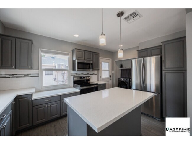 Live in Style in this Stunning 3/2 Phoenix... - Live in Style in this Stunning 3/2 Phoenix... House
