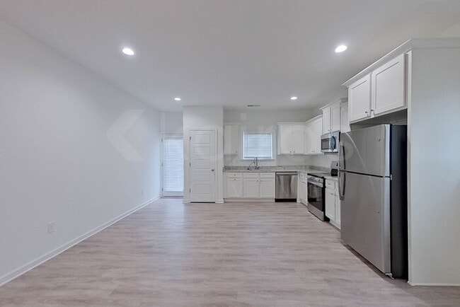 Photo - 130 English Oak Ln