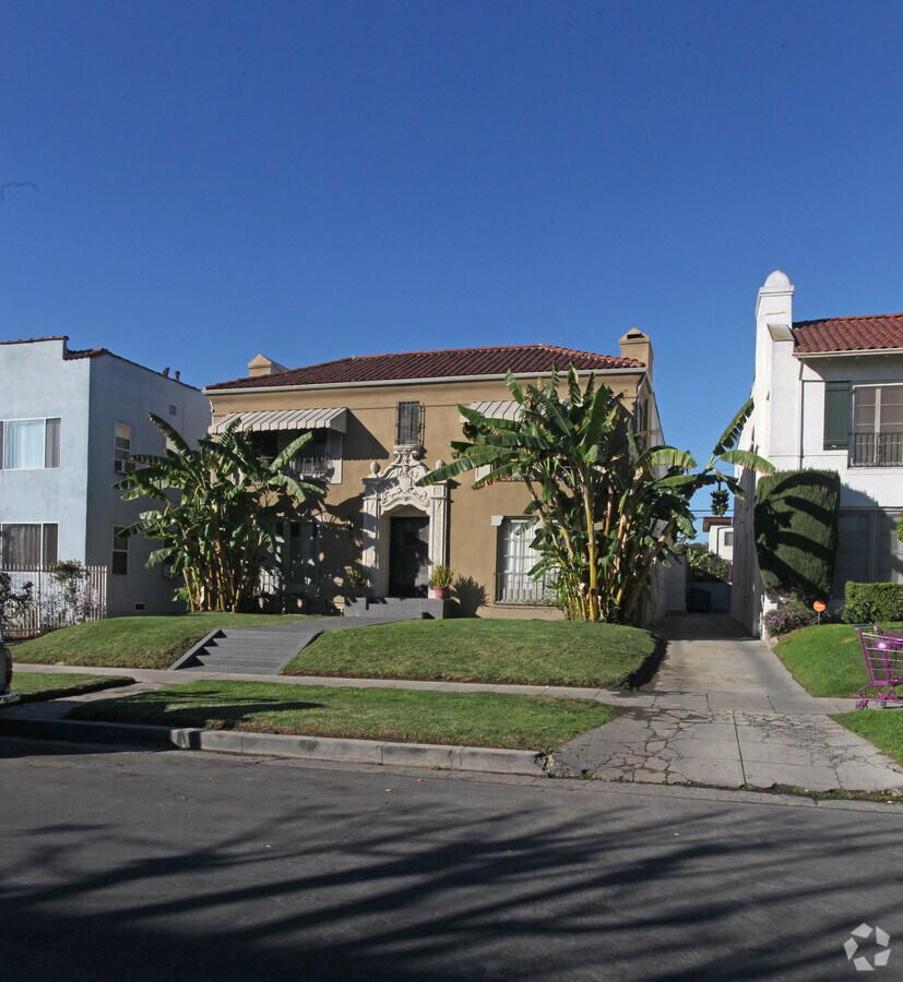 Photo - 1135 N New Hampshire Ave