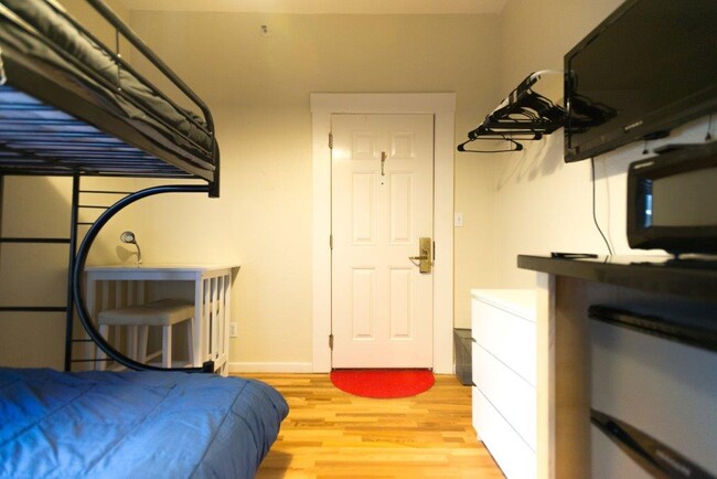 UrbaNests | 221 7th St Residences