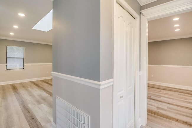 Photo - 15744 Parkwood Dr S