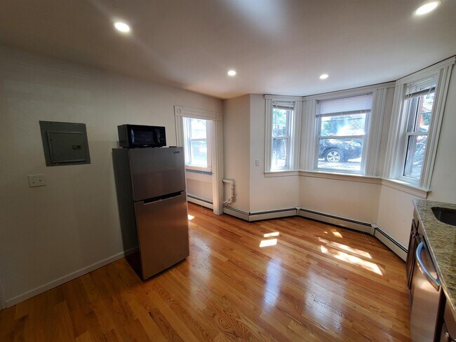 Photo - 233 Broadway Unidad 3