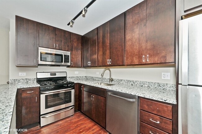 Photo - 644 W Wrightwood Ave Unidad 15