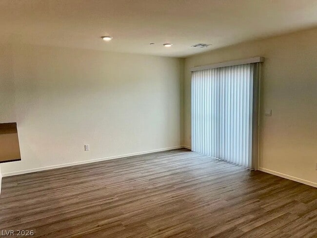 Photo - 10920 Rollingford Ave