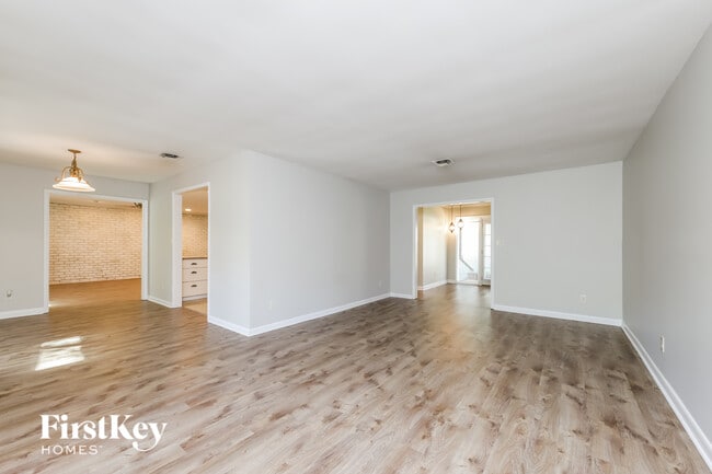 Photo - 640 Valley Brook Ln