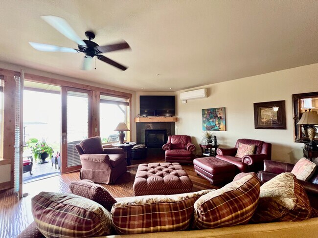 7175 U.S. 93 S Unit 206