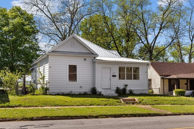 Photo - 2028 Avenue V