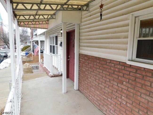 Photo - 21 W 14th St