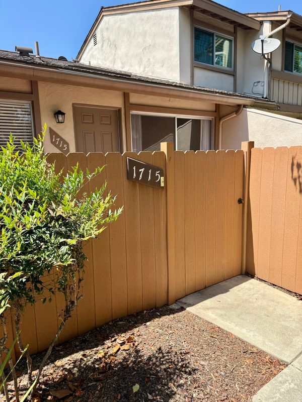 Building Photo - 1715 N Gilbert St Rental