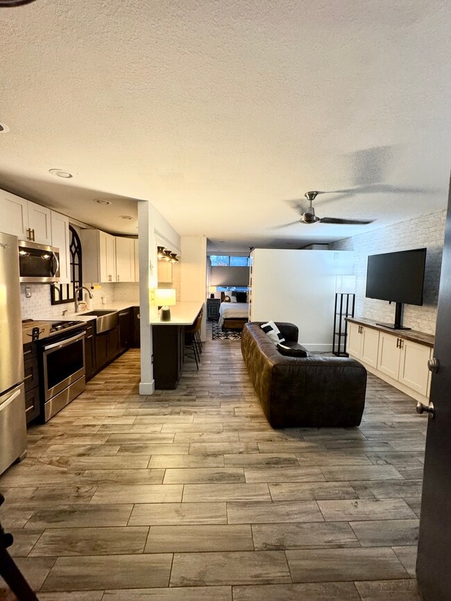 Building Photo - 1301 S Howard Ave Unit B-19