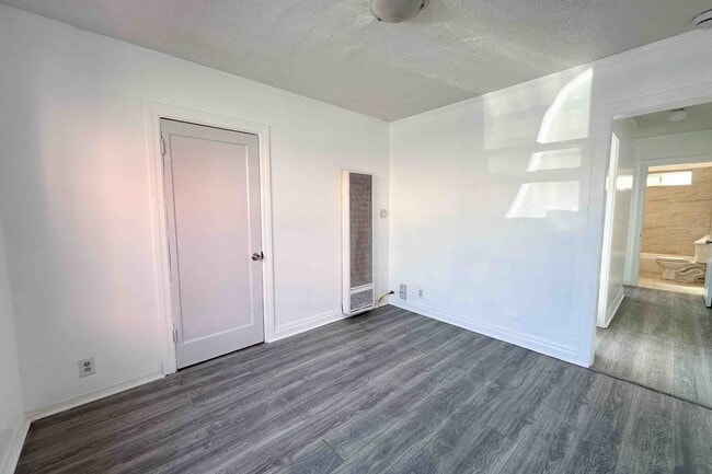 Building Photo - 1720 W Gage Ave Unit 1722